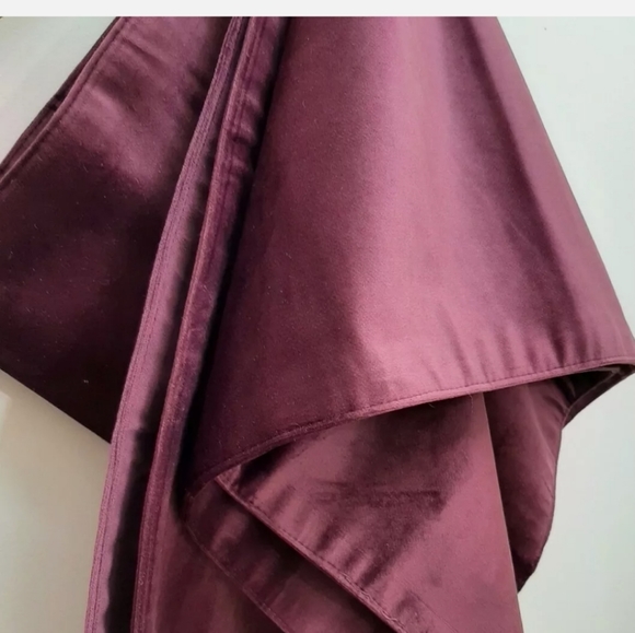 TAHARI 16 x 90 Eggplant Table Runner - Picture 2 of 16